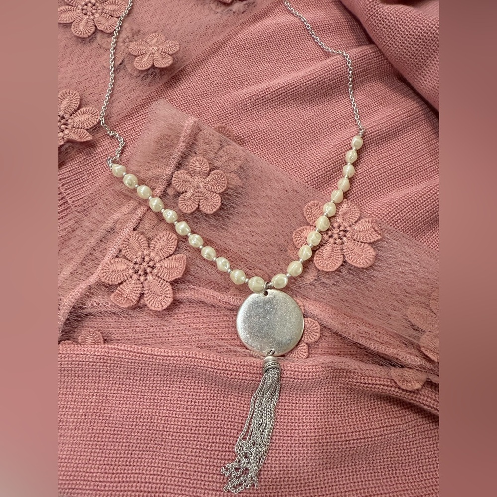 ShopEvelynne Silver and Cream Pearl Necklace